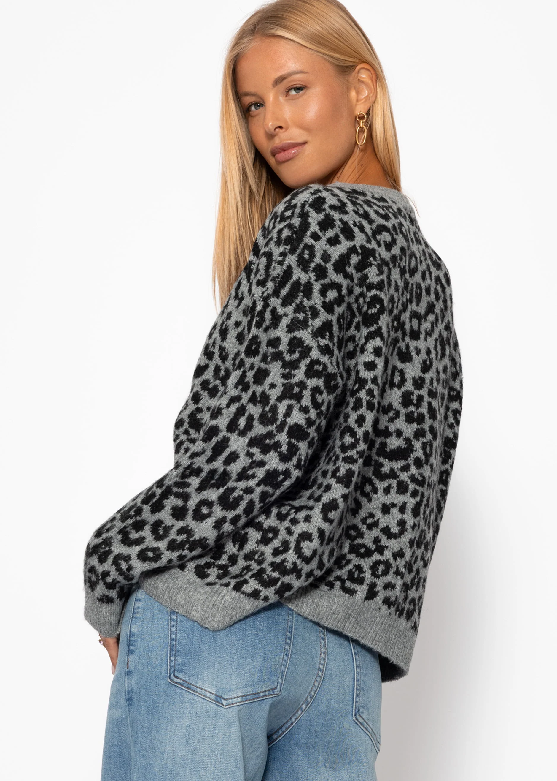 Cardigan with Leo pattern-gray-black - Image 4
