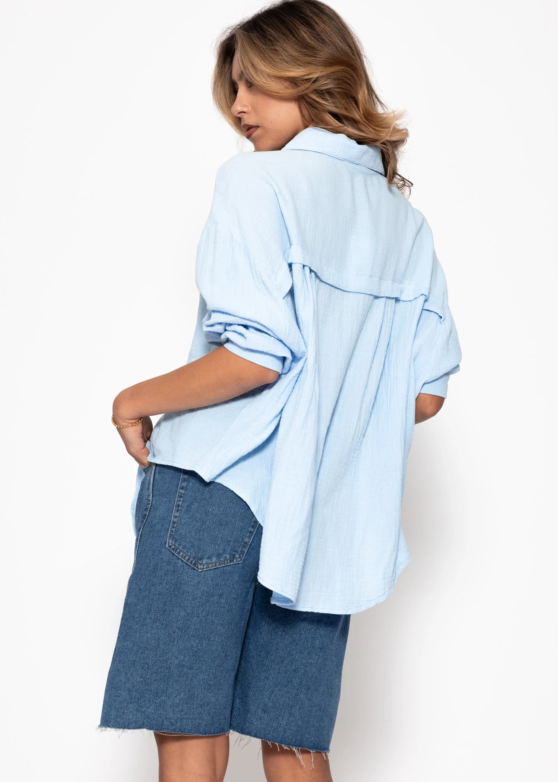 Muslin blouse oversize, short, light blue - Image 5